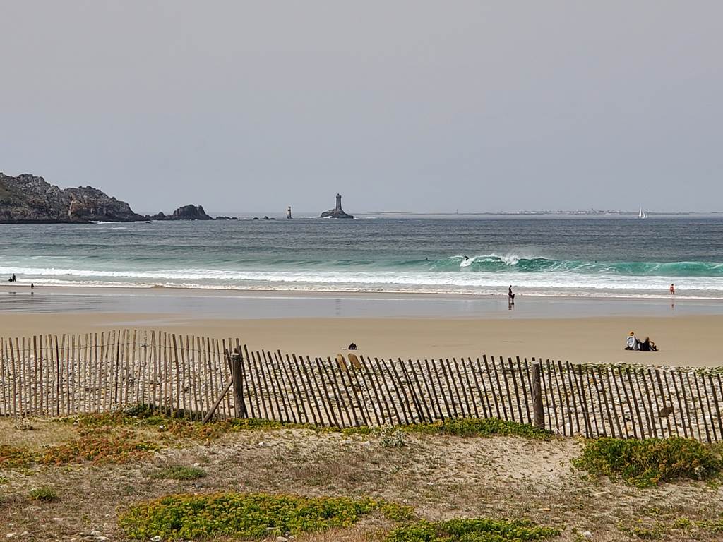 Surf à la baie des trépassés avec l'Ecole de Surf de Bretagne