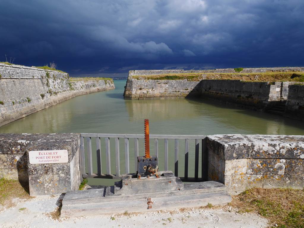 Le port et son système d'écluse