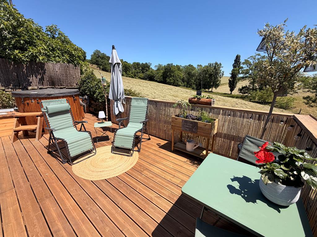 Terrasse spacieuse aménagée