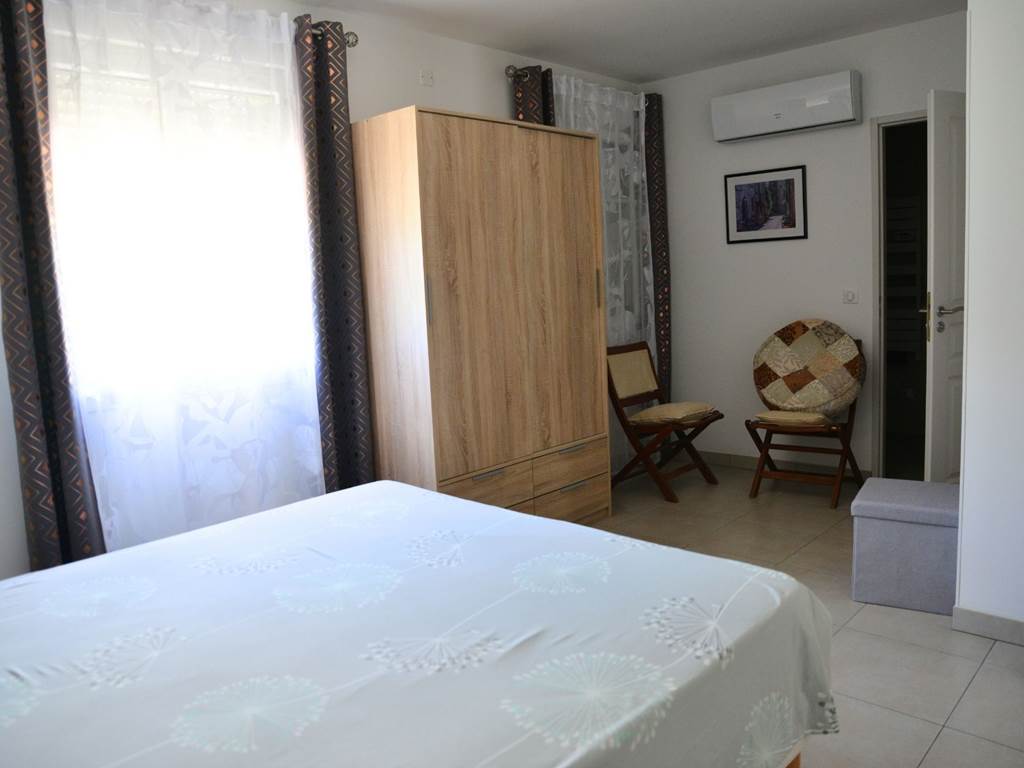 Chambre côté cours gite Artémisia