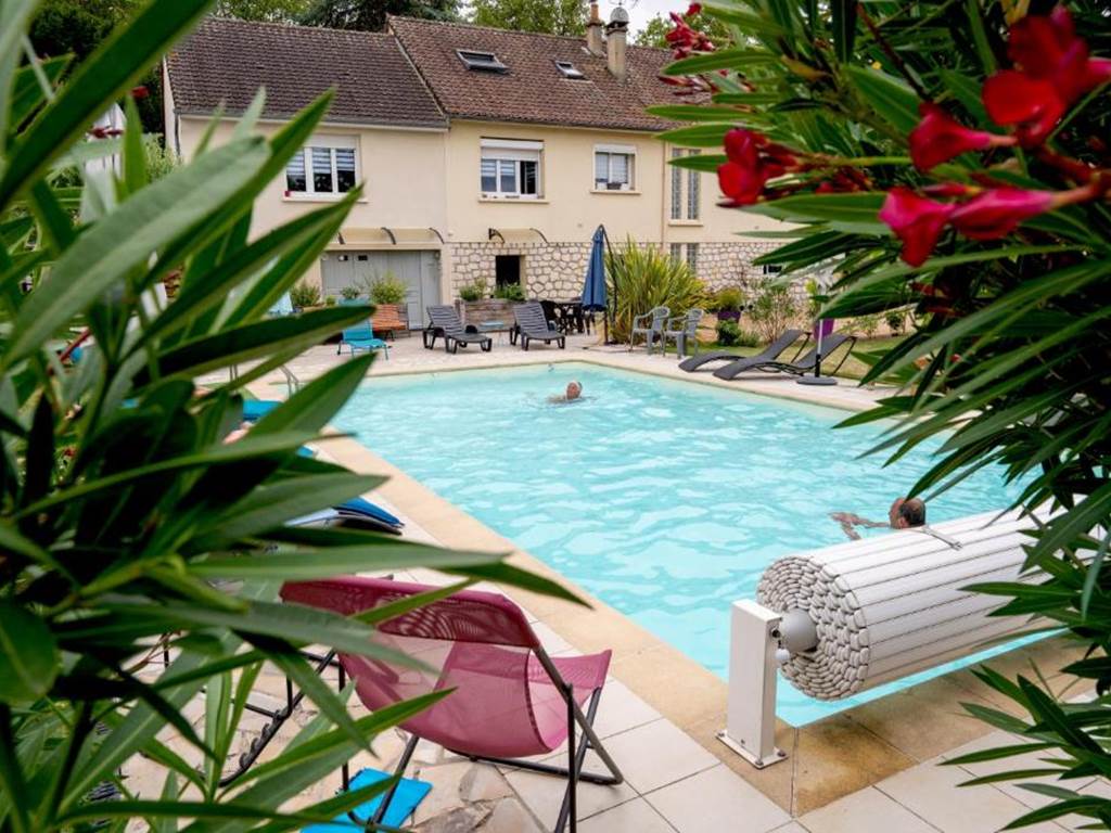 vacances-famille-chambre-hotes-avec-piscine.jpg