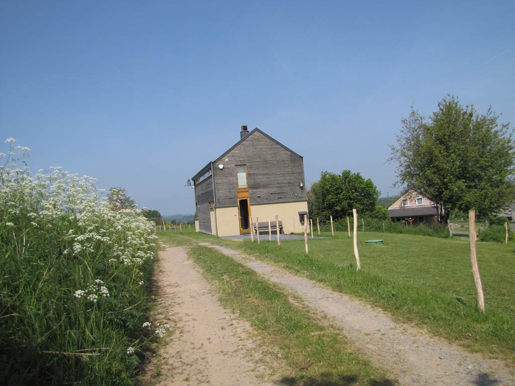 Maison façade et allée