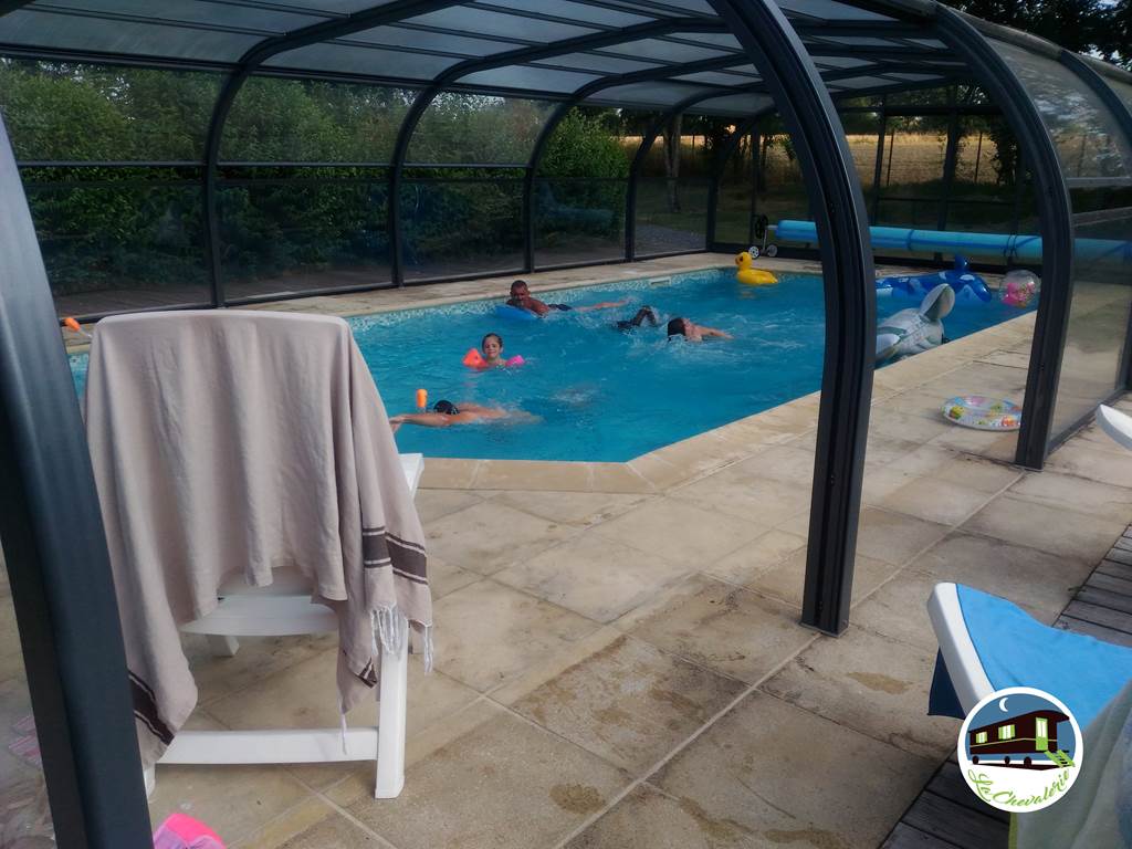 piscine-couverte-chauffee-gite-anjou