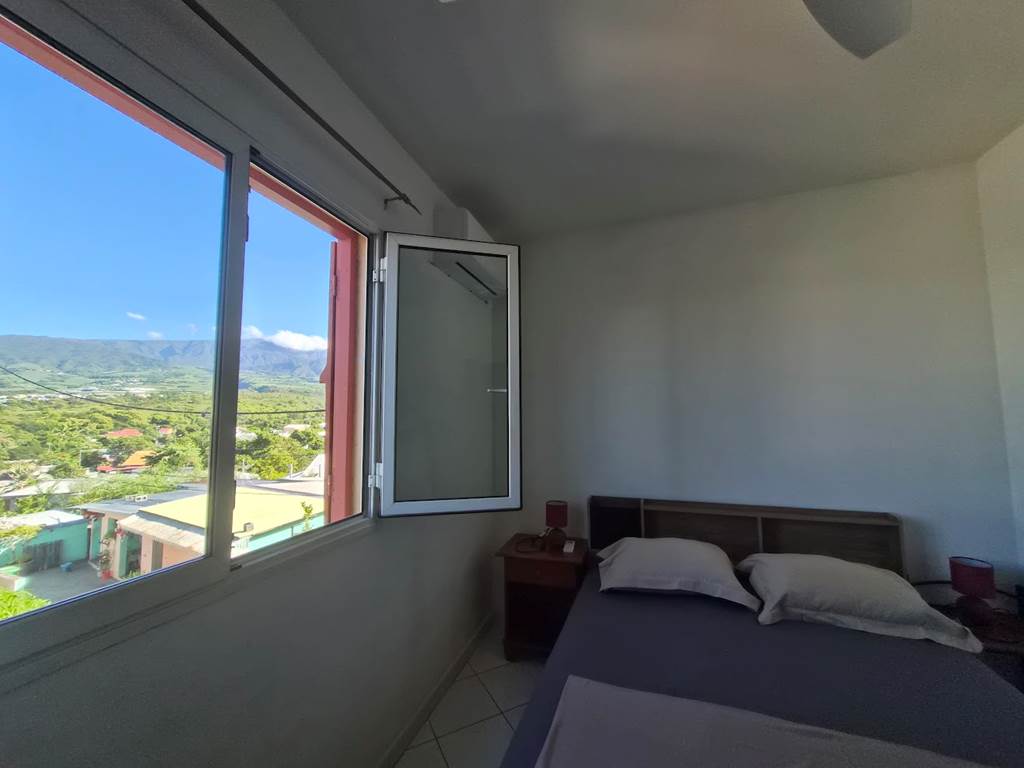 T2 Le frangipanier , chambre , climatiseur