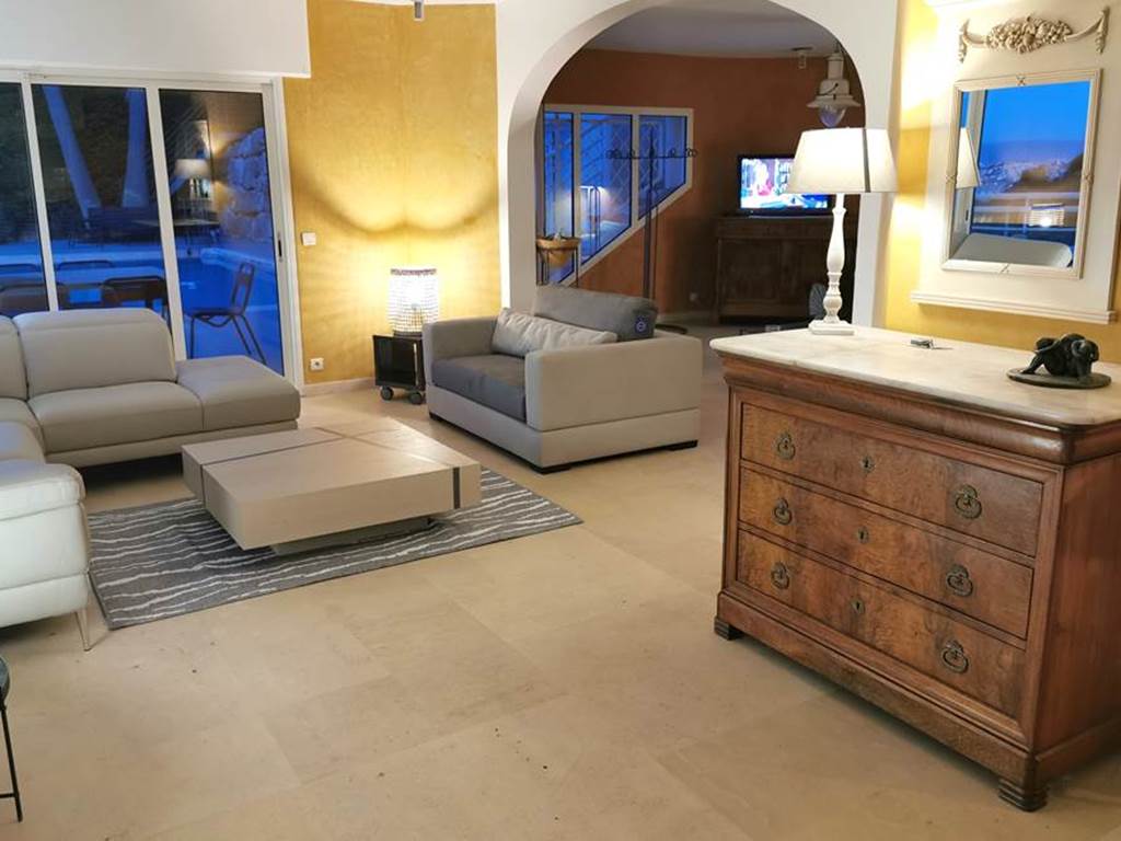 Salon villa luxe ambiance sunset Cannes