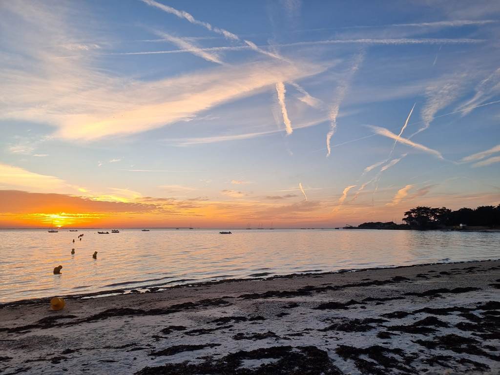 Plage de Kerbourgnec levée de soleil jpg