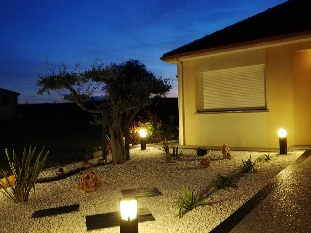 Jardin japonais avec éclairage
