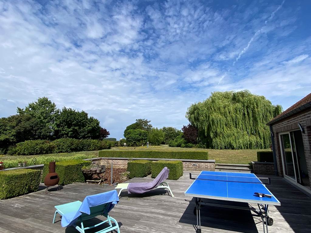 Ping-pong au jardin, accessible de 9 à 19 heures