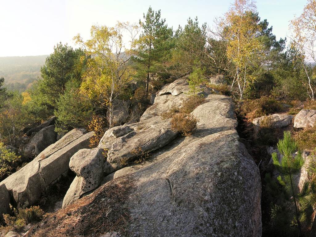 Paysage rocheux des Trois Pigons à l´automne - Rocher de la Reine. Photo Thierry Guéguen