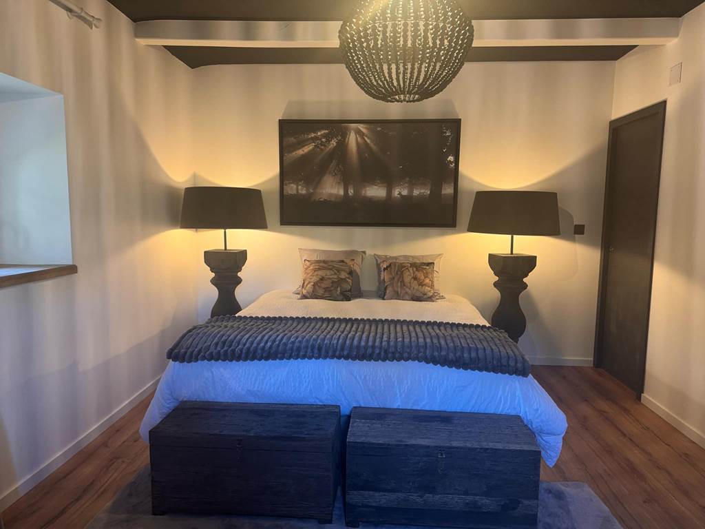 chambre-lit-king-size-gondrexange-lorraine-moselle