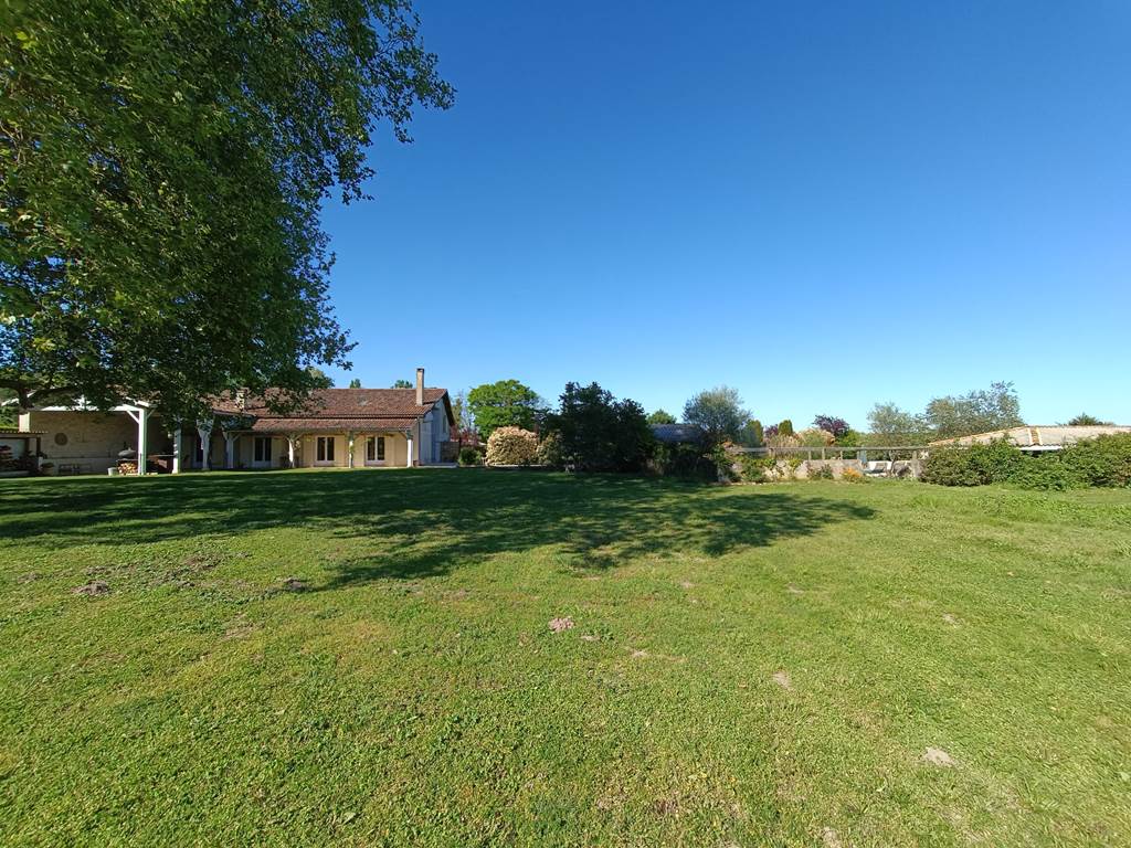 Gîtes, chambre d'hôtes et table d'hôtes gastronomique à Casteljaloux Lot et Garonne, piscine, jacuzzi et spa