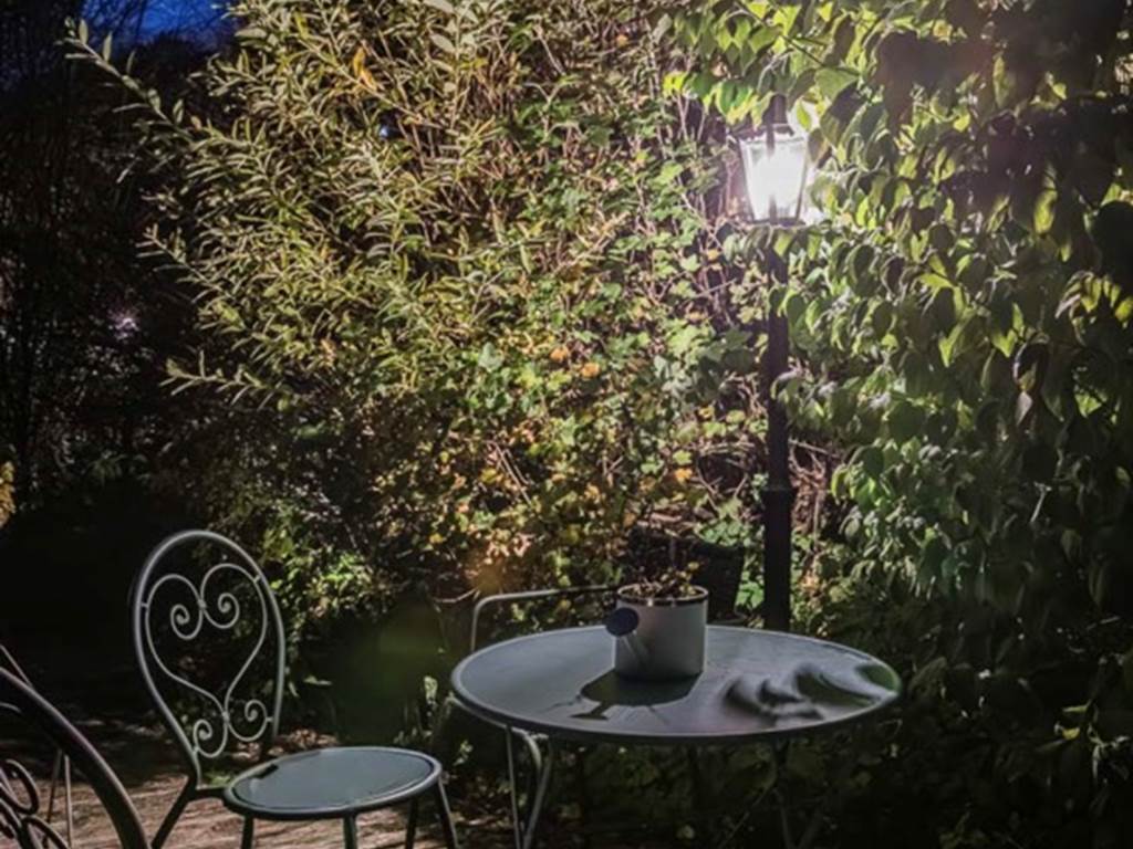La terrasse au bord de l'eau à l'Atelier