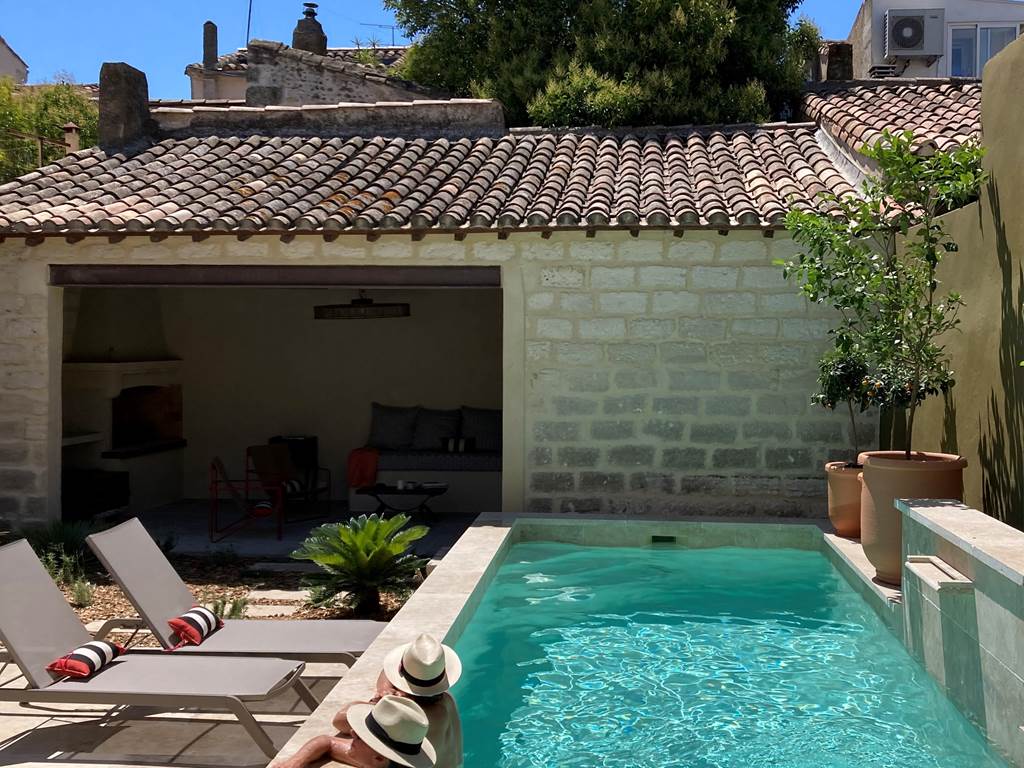 baignade à 2 dans la piscine