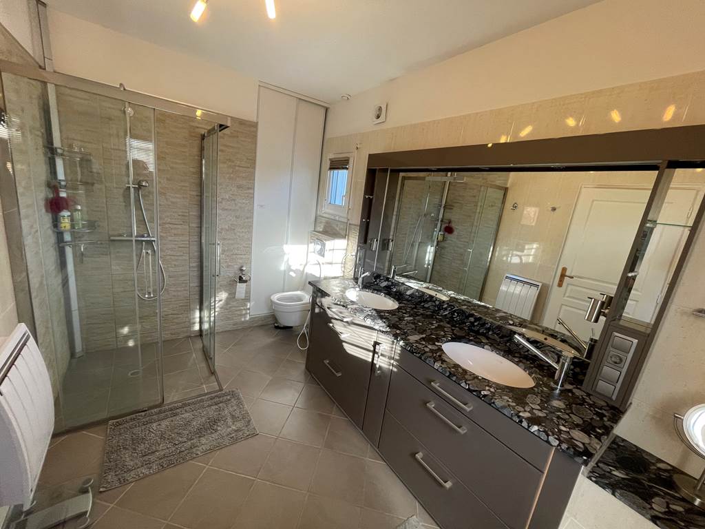 salle-de-bain-moderne-confort-baden-golfe-du-morbihan-bretagne-vacances