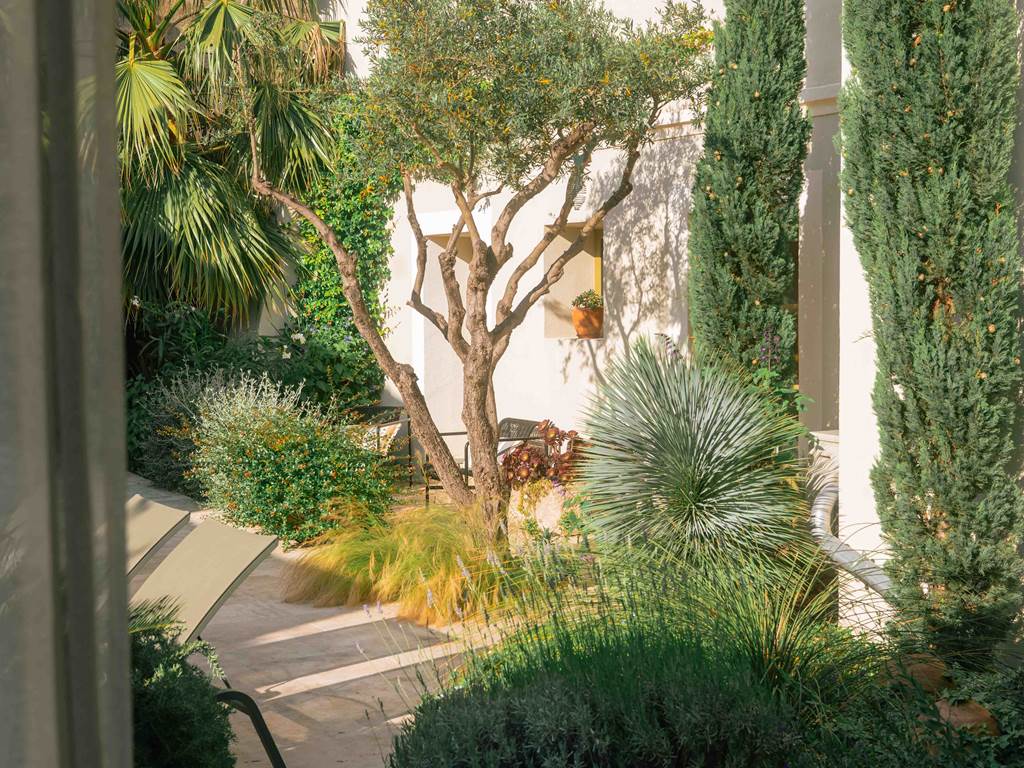 3 BD le jardin luxuriant de Marcelle en Camargue