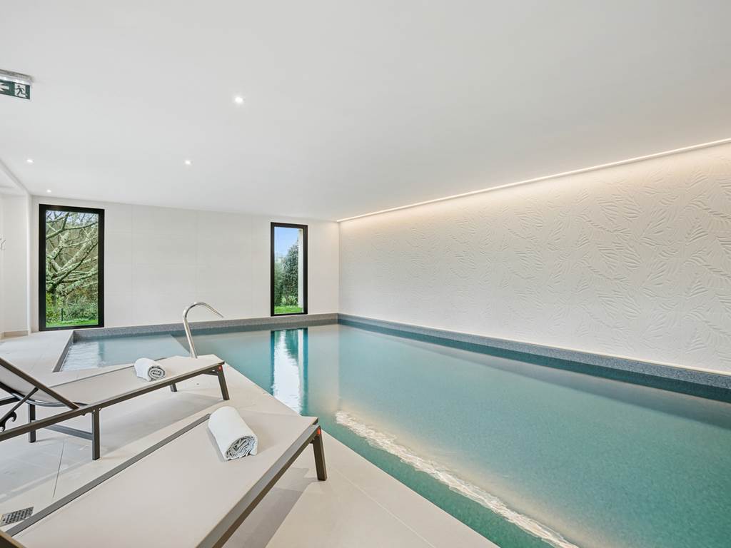 hotel-spa-arradon-piscine-interieure-chauffee-golfe-du-morbihan