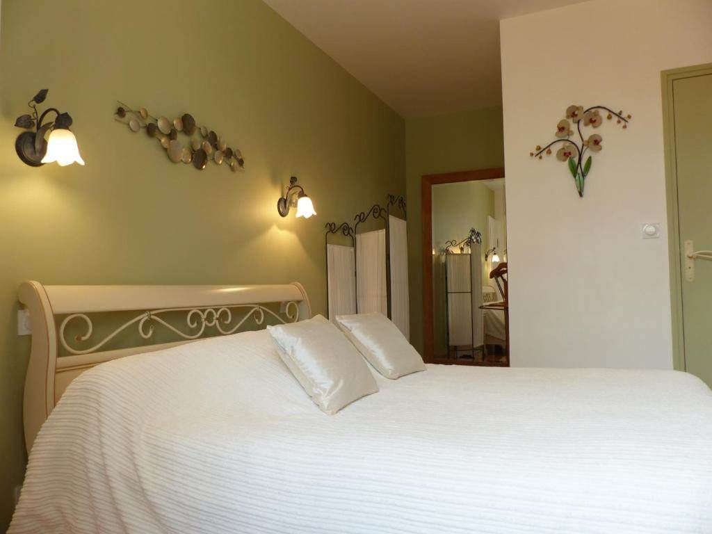 Demeure des tilleuls  chambre blanche