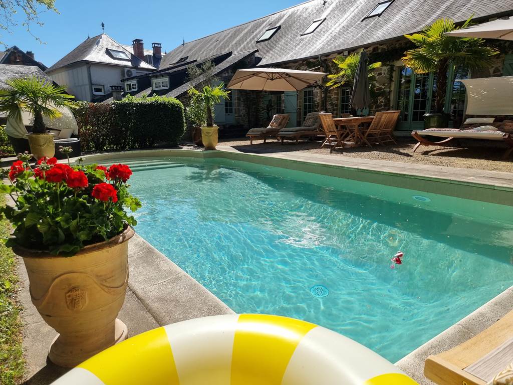 La piscine et sa terrasse