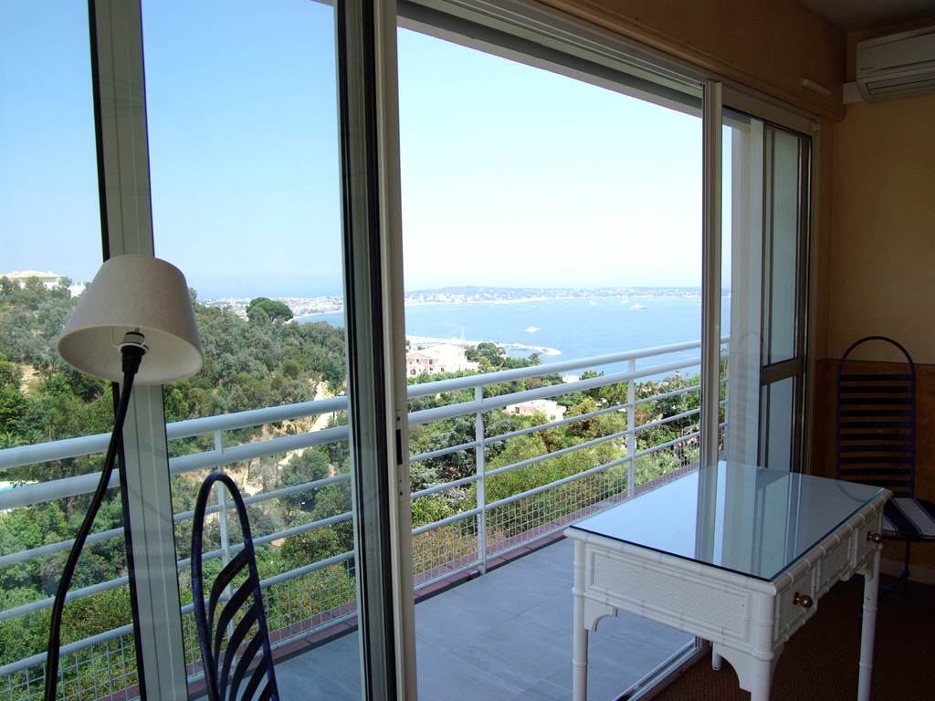 provence riviera location villa vue mer depuis une chambre