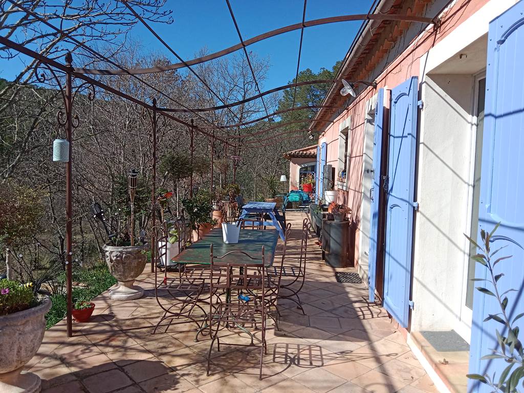 Autre vue de la GRANDE TERRASSE coté Piscine