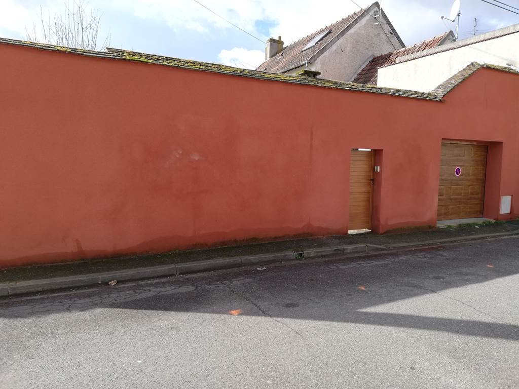 Entrée de la maison côté rue