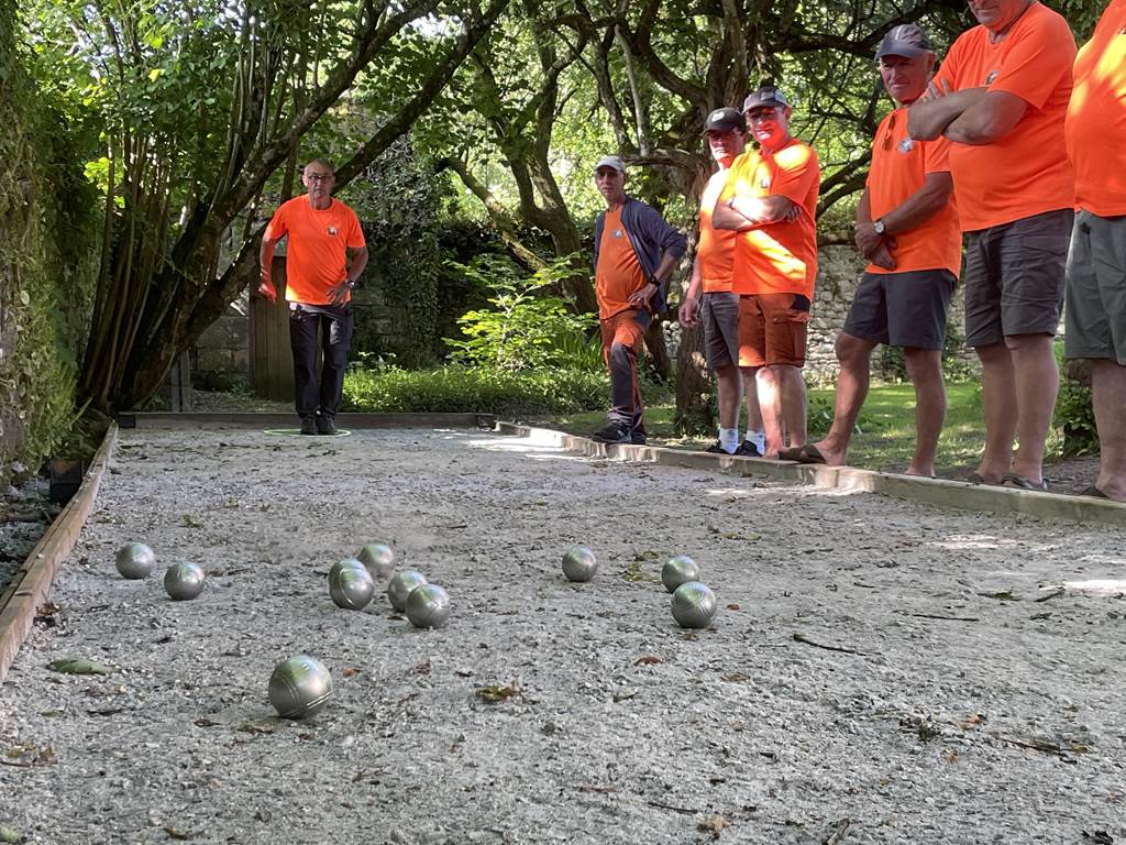 Pétanque au jardin