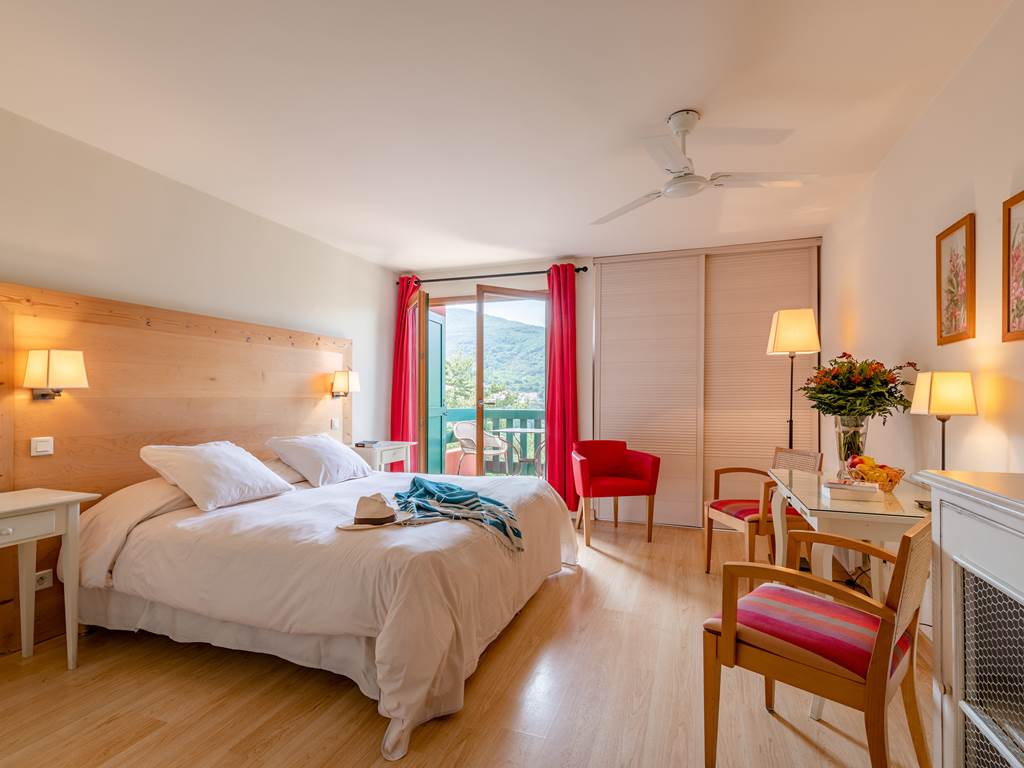 1807-06_09_la_pinede_chambre_bd