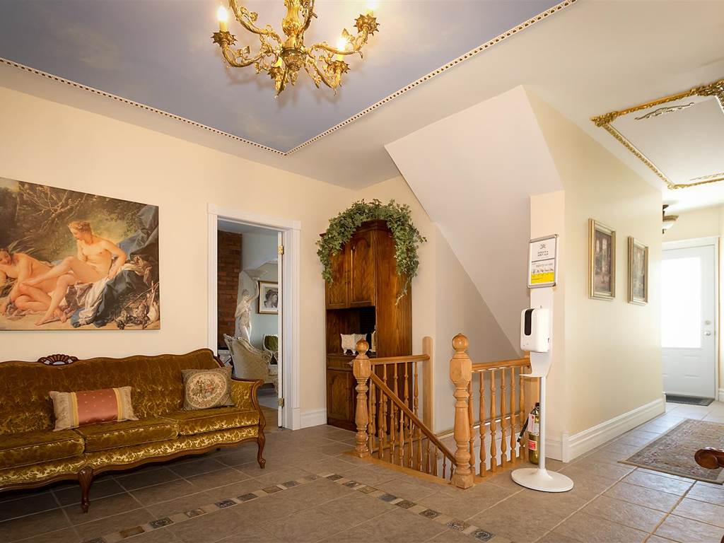 Salon IMG_9853_A (Custom)