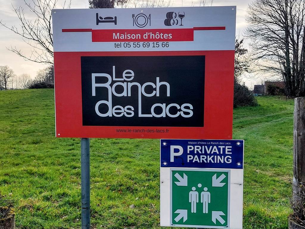 Le Ranch des Lacs - Maison d'hôtes - Chambres Cosy et Table Gourmande - Cave à vin