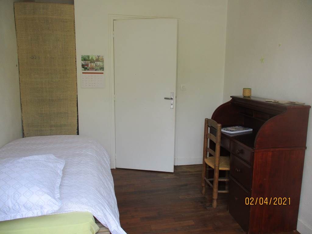 Petite Chambre Lit et bureau ++