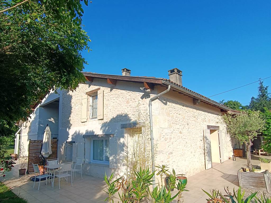 Gîtes, chambre d'hôtes et table d'hôtes gastronomique à Casteljaloux Lot et Garonne, piscine, jacuzzi et spa