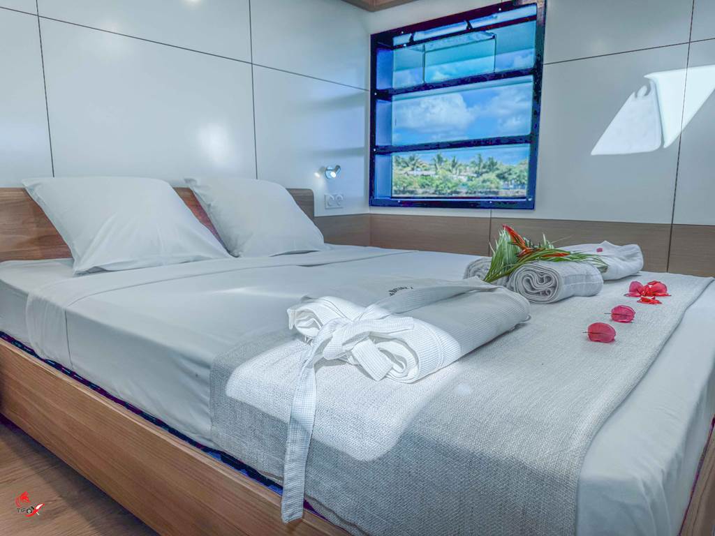 Chambres-spacieuses-lumineuse-mer-plage-bateau-lit-Queen-Size-anse-mitan-martinique