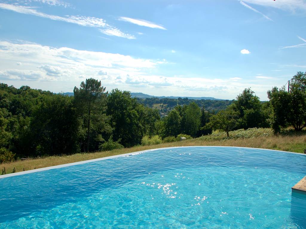 Gîte charme corrèze piscine à débordement