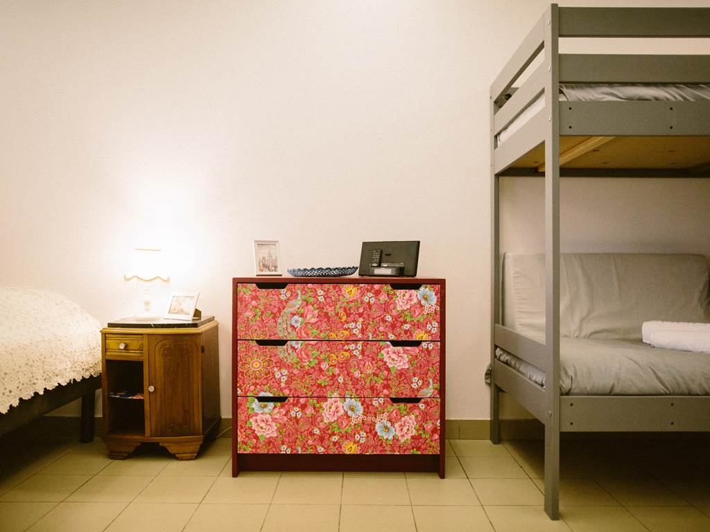 Chambre pour 5 personnes  / Lit double en 160 + Lit Superposé et Lit simple / salle de bain privative