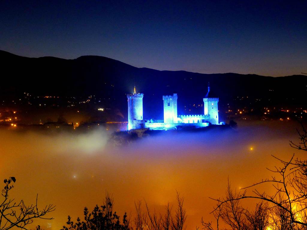 Le Chateau de Foix- Brume nuit