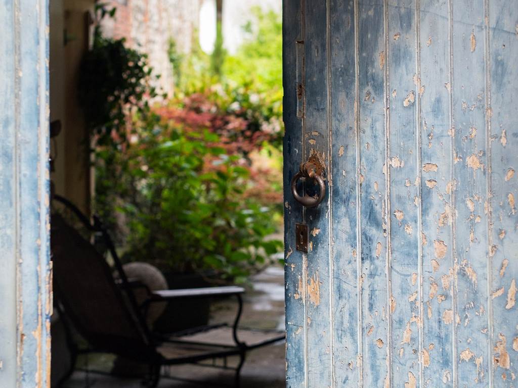 entree-maison-dhotes-jardin-terrasse-charme-honfleur-calvados-normandie
