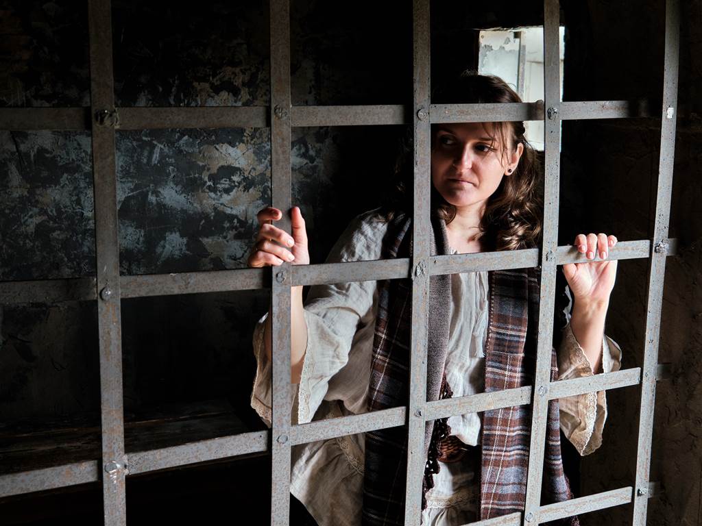 prison escape game