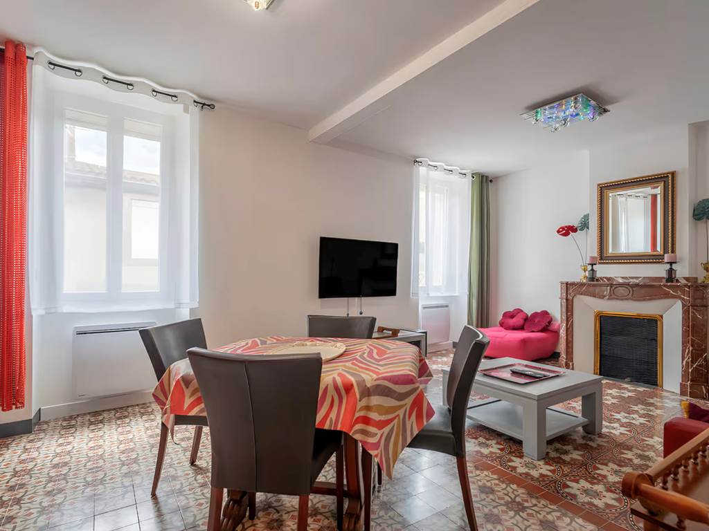 salon-tv-cosy-gite-familial-olonzac