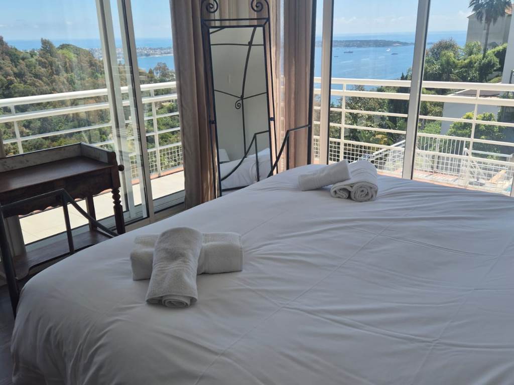 Chambre lumineuse villa Cannes