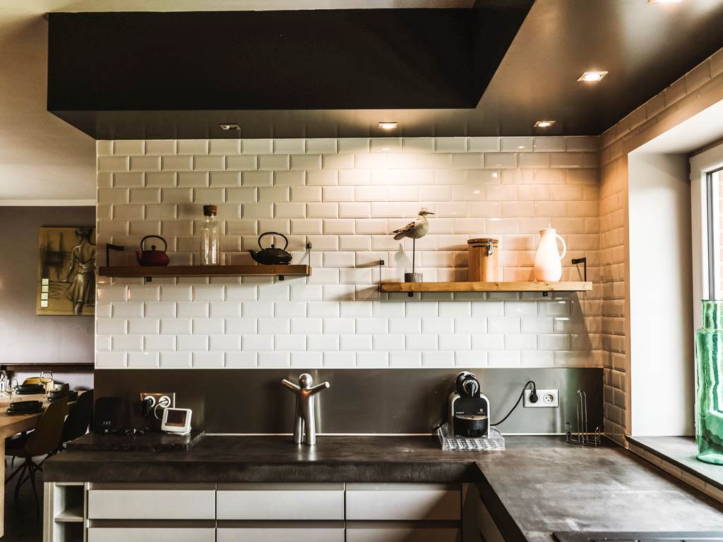 Gi^te Maud Neuprez. 10-25 BOOKING HD-30