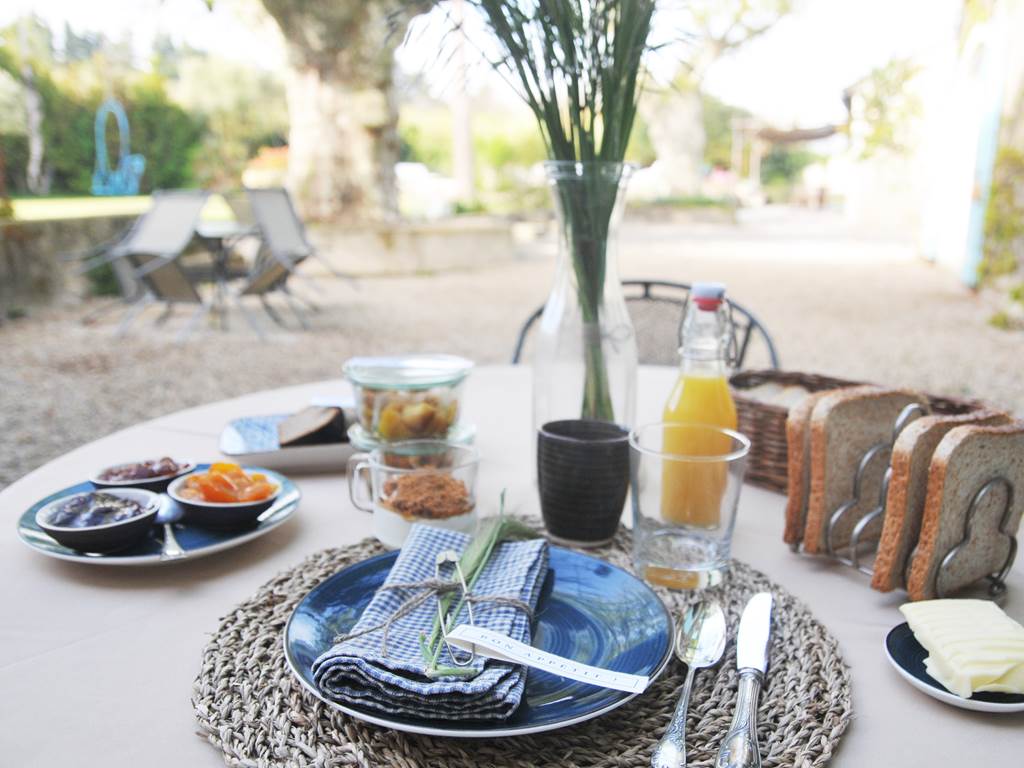 Le petit déjeuner du Mas des Perrines pour nos hôtes