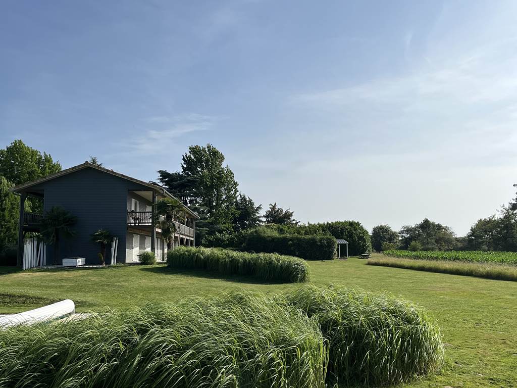 Hotel-Lofts-La-Petite-Couronne-exterieur