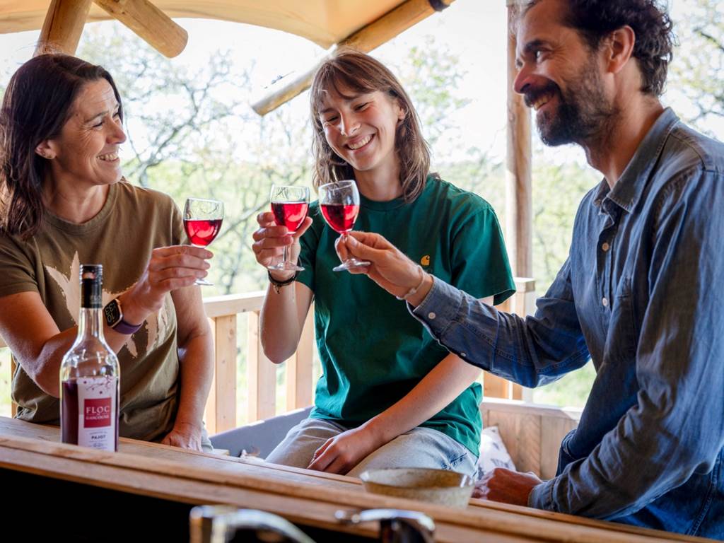apéro entre amis terrasse écolodge dreamer