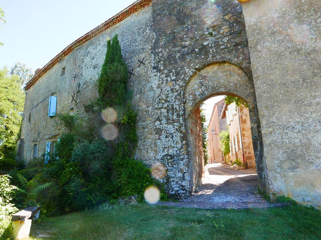 Montesquiou porte médiévale 2 © Alain Fourcade