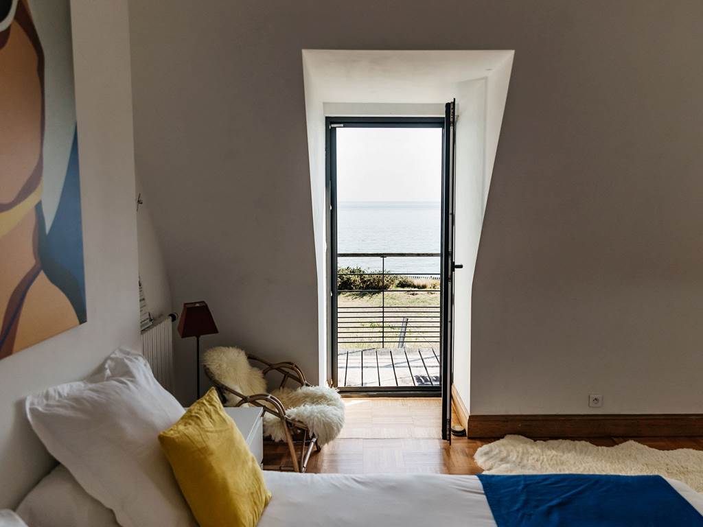 chambre avec balcon vue mer - villa de la plage