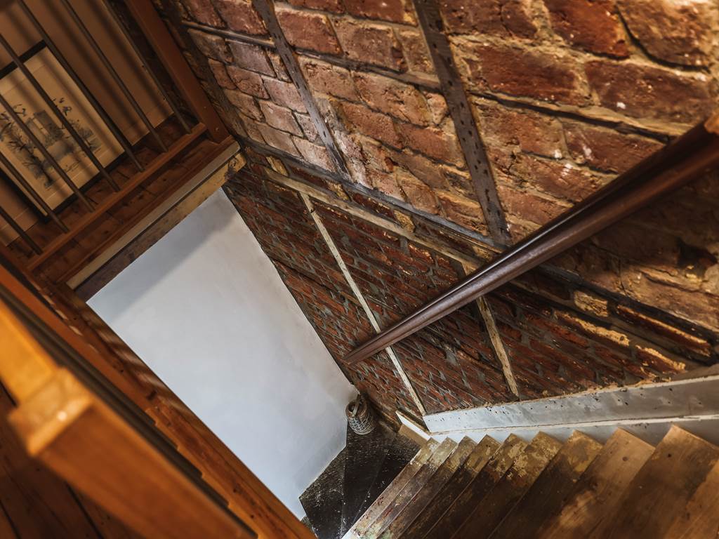 Gi^te Maud Neuprez. 10-25 BOOKING HD-57