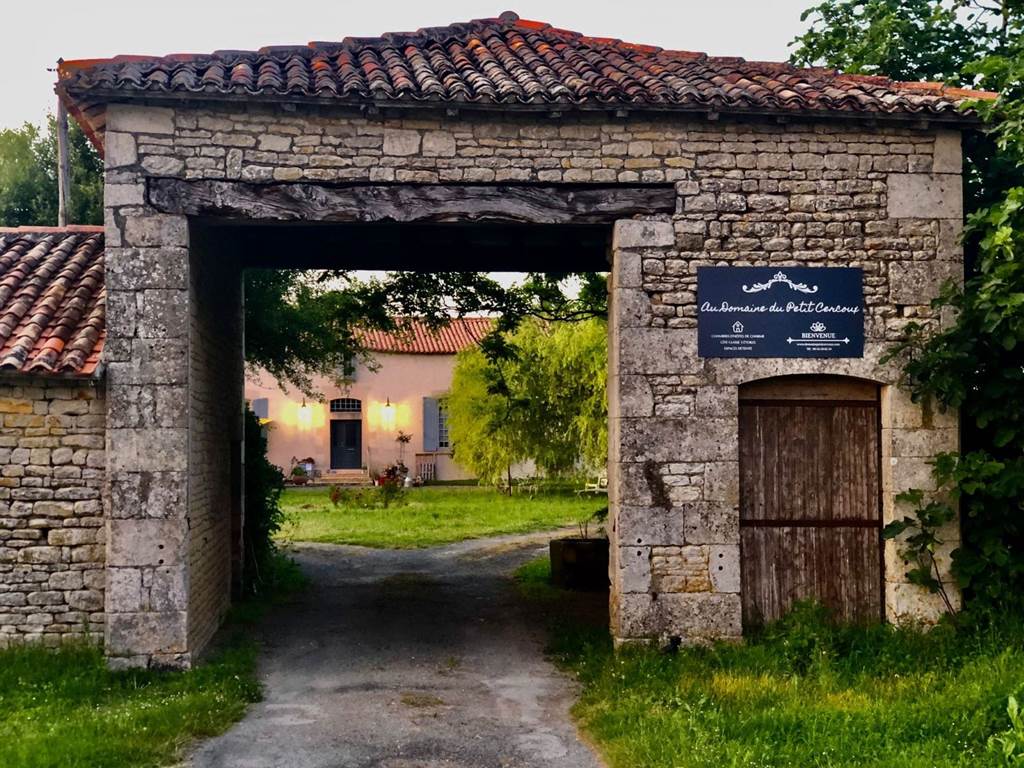 Domaine du Petit Cercoux Entrée porche