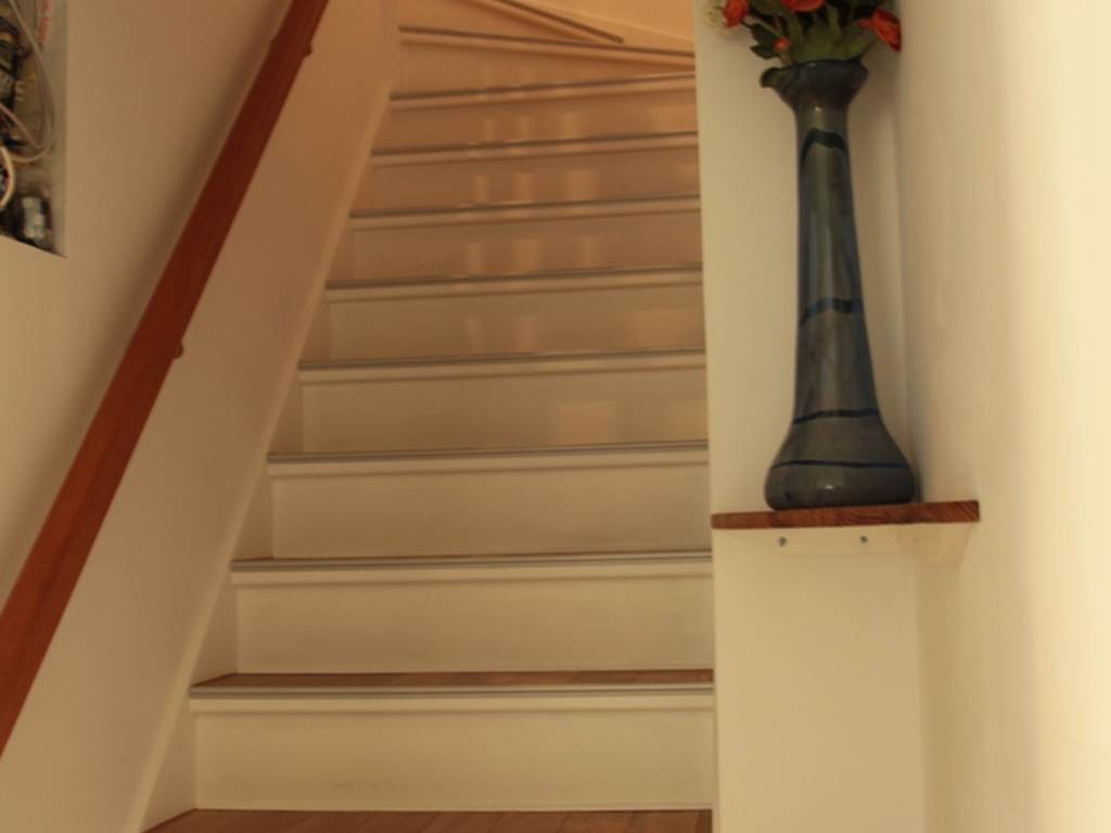 Escaliers pour monter aux 4 chambres et au petit salon "Oriental" à l'étage