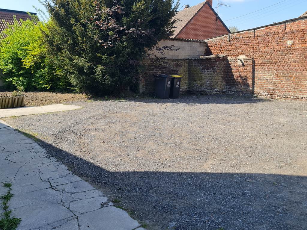 grand-parking-privé-5-voitures-location-courte-durée-lille-arras-belgique