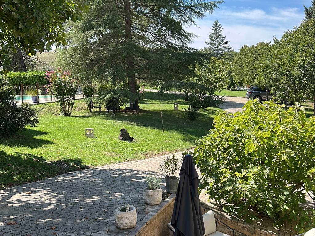 F170CF99-7635-4EDC-973A-807E54C359A0